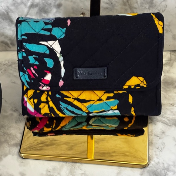 Vera Bradley trifold wallet NWT - Picture 1 of 4